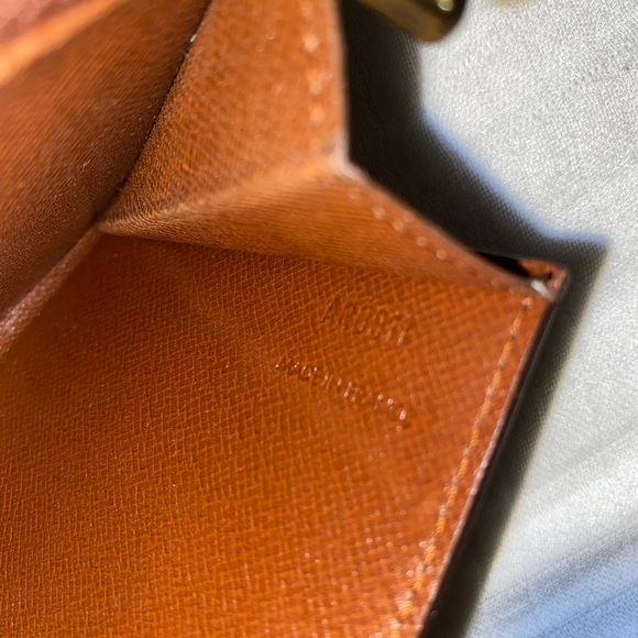 Louis Vuitton Monogram Sarah Wallet - Picture 15 of 16